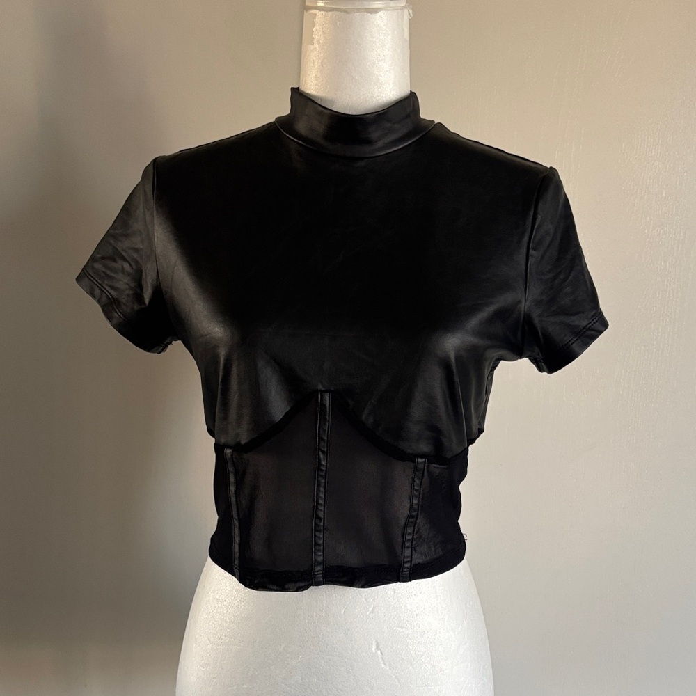 Chic Black Women's Crop Top